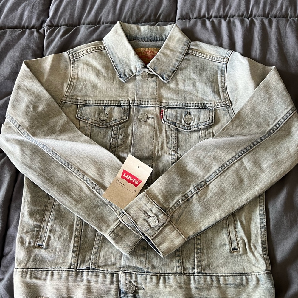Levi’s jean jacket. Kids 8-10 yrs old NWT